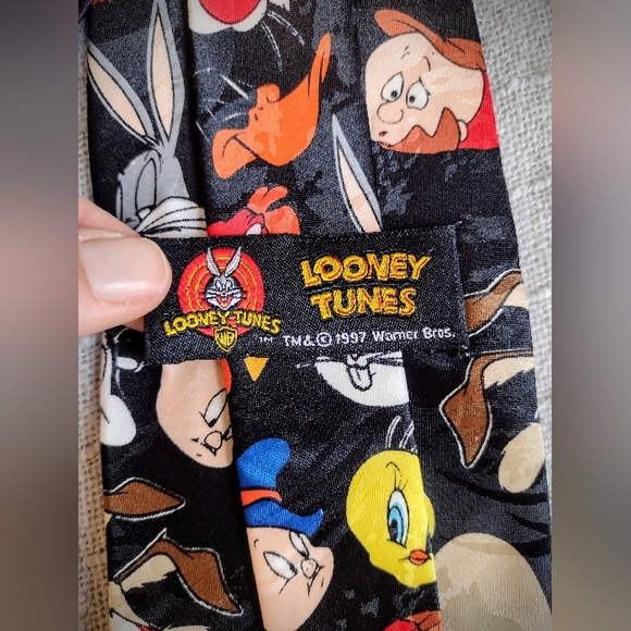 Looney Tunes Neck Tie, Excellent Condition, Dry Clean Only, Made in Korea - Picture 8 of 9